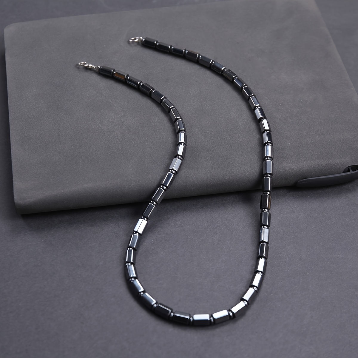 collier de perles en     noire pour hommes et femmes -   minimalistes avec accents, bijou élégant de     et   pour la saint-valentin,   des mères, thanksgiving - collier   toute lannée, bijoux perlés, accessoire de fête Détails du produit 5