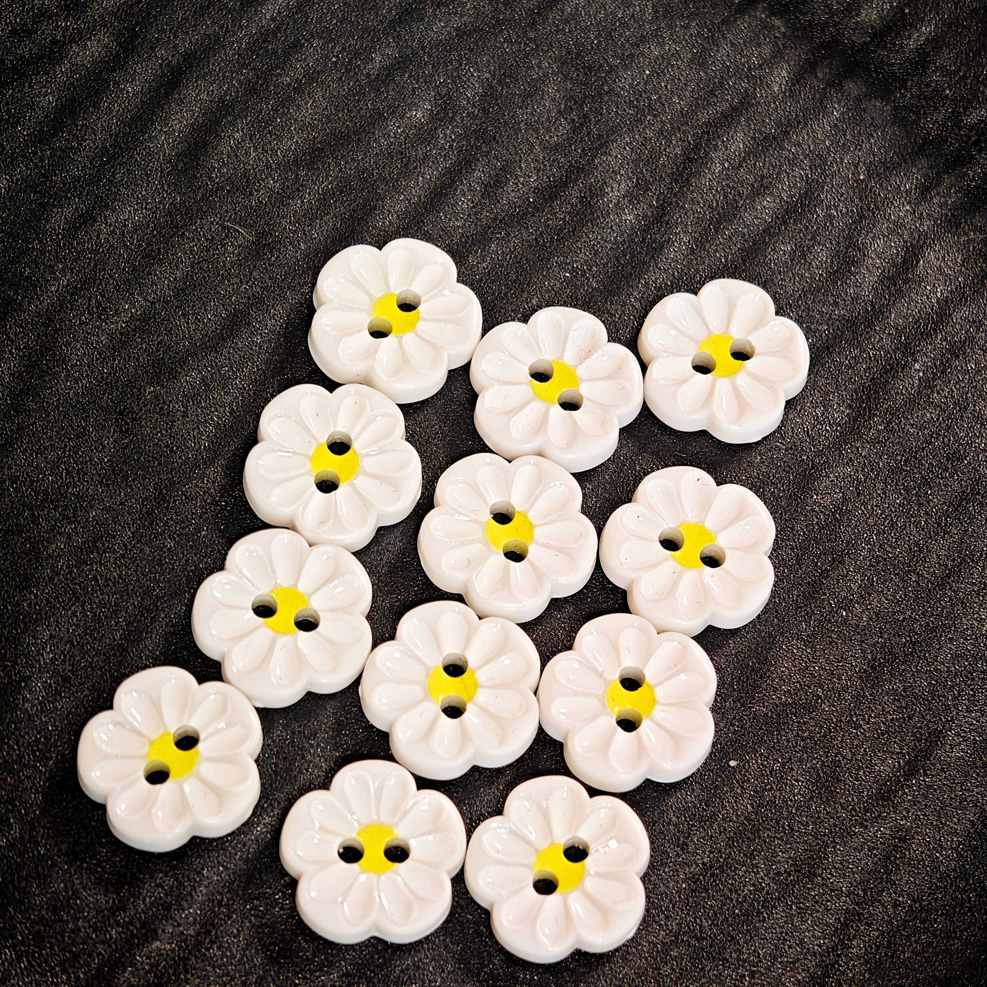 E-shop 12 Stück weiße Blumen Zweiauge Sonnenblume Harzknöpfe für kreative handgemachte Dekoration