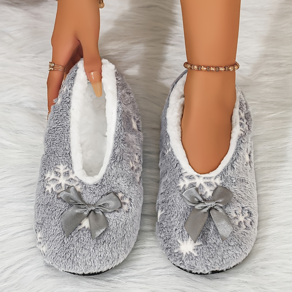 TEMU Women's Indoor Winter Slippers, Featuring A Fashionable And Casual Random Snowflake Fabric Upper, With Plush Lining For Added , Thickness, And