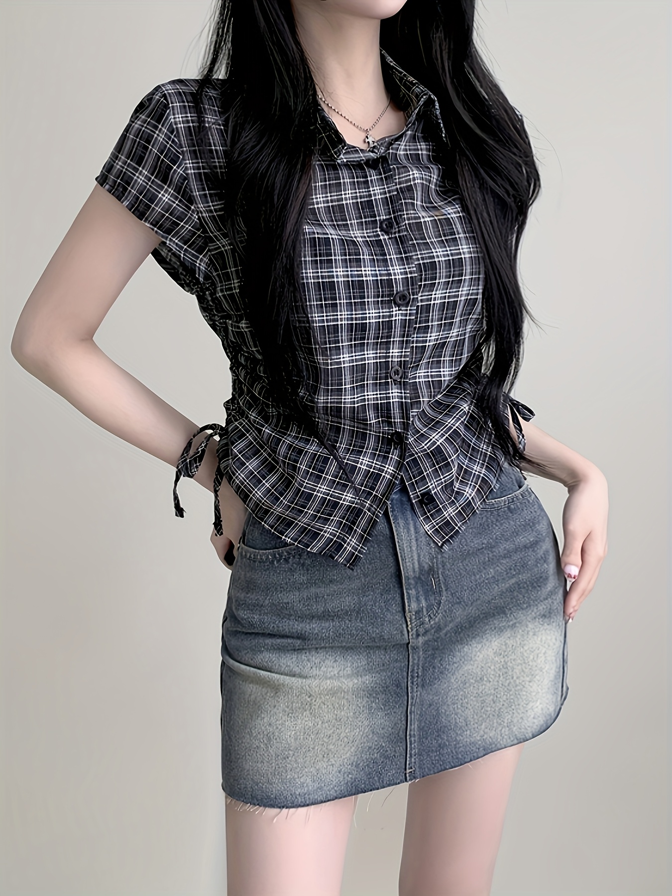 Korean Style Plaid Short Sleeve Single-Button Women'S Shirt with Ruched Hem And Drawstring Design, Versatile Age-Reducing Top Blouse