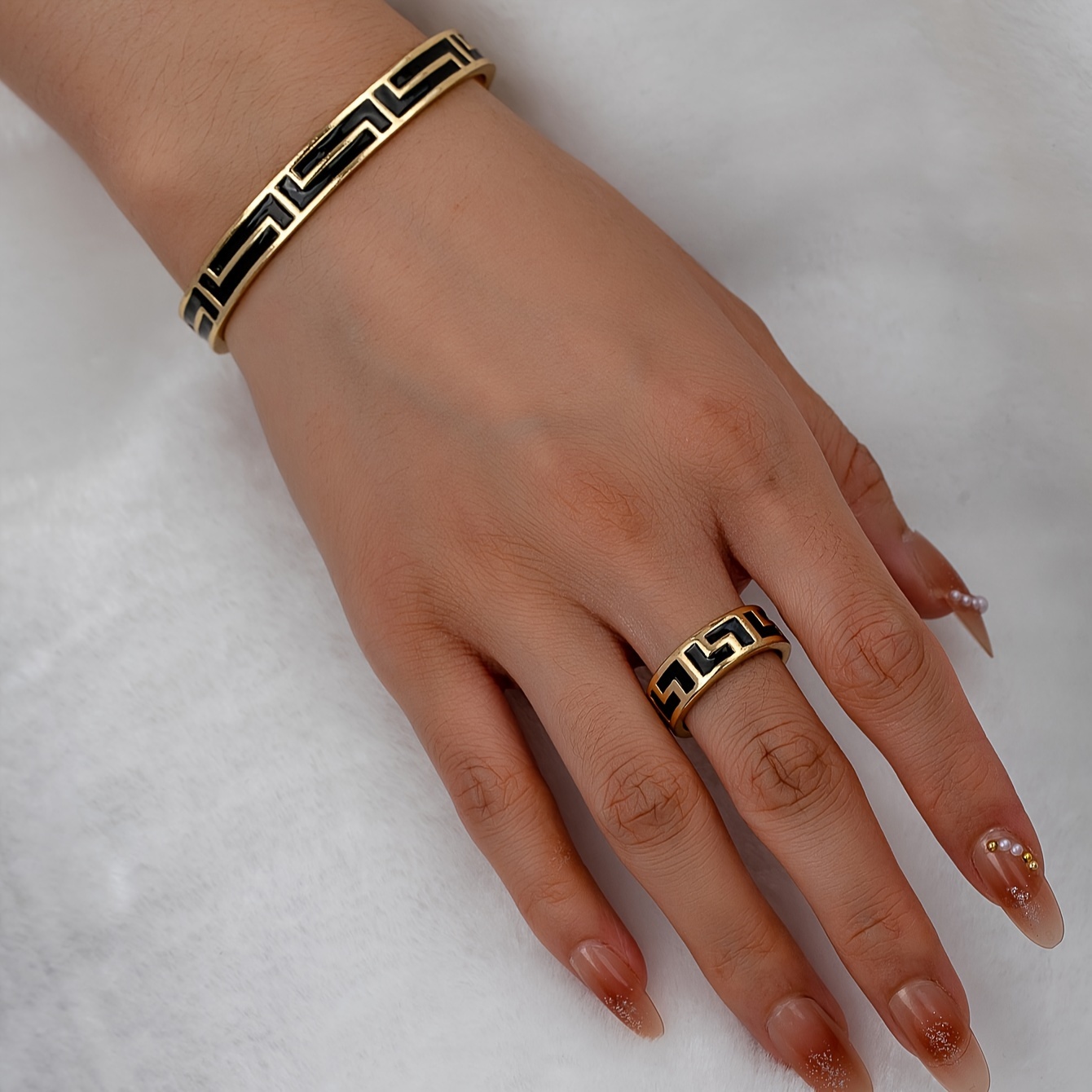Latest Fashionable Exquisite Metal Enamel Bracelet Ring