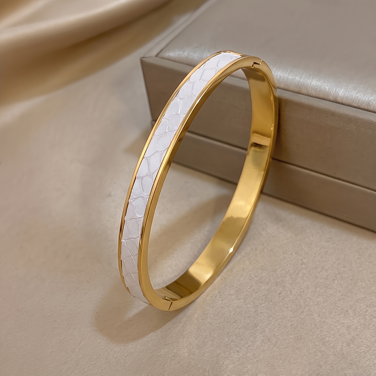 3pc Retro Warm-Toned 18K Golden Plated Bangle Set