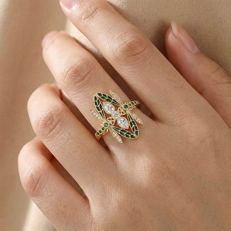 Retro Enamel Dragonfly Design Ring with Green Synthetic Zircon