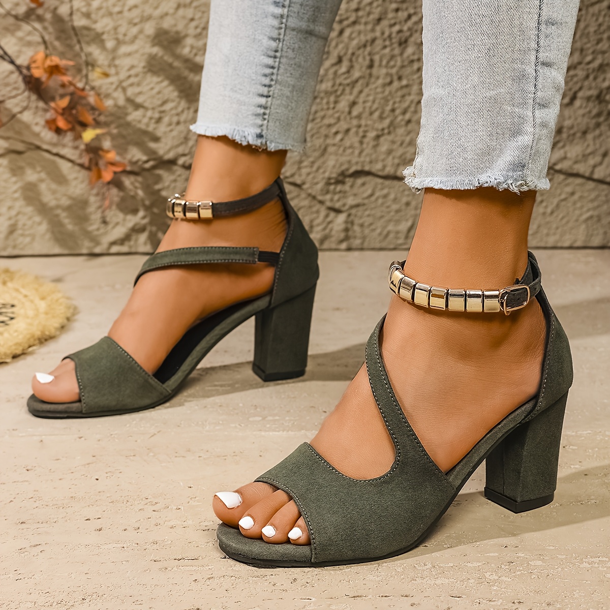 pair women's elegant chunky block heel high-heeled sandals