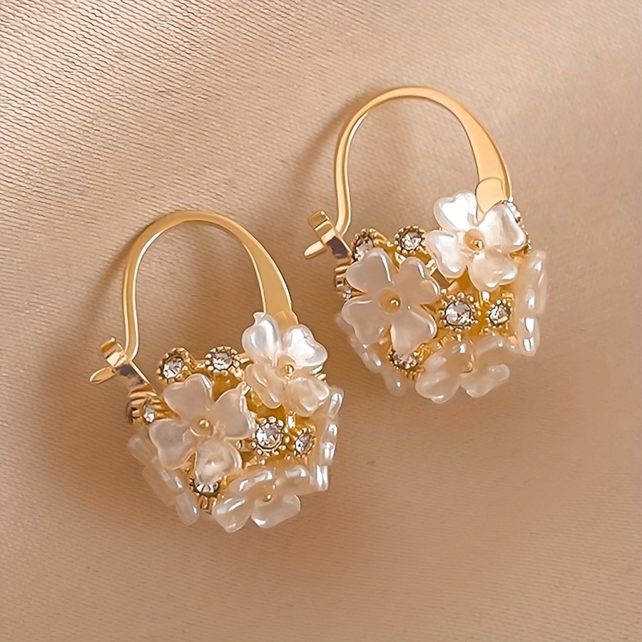 E-shop Paar süße elegante Acryl-Blumen-Ohrringe für Damen, Urlaub, Geburtstag, Dating, Party, Reise, Einkaufen, Alltagsaccessoires