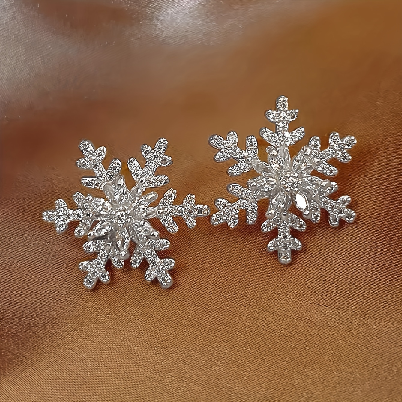 

1 Pair Of Personality Temperament, Light Luxury, And Delicate , Inlaid Christmas Women Can Wear Fashion Studs