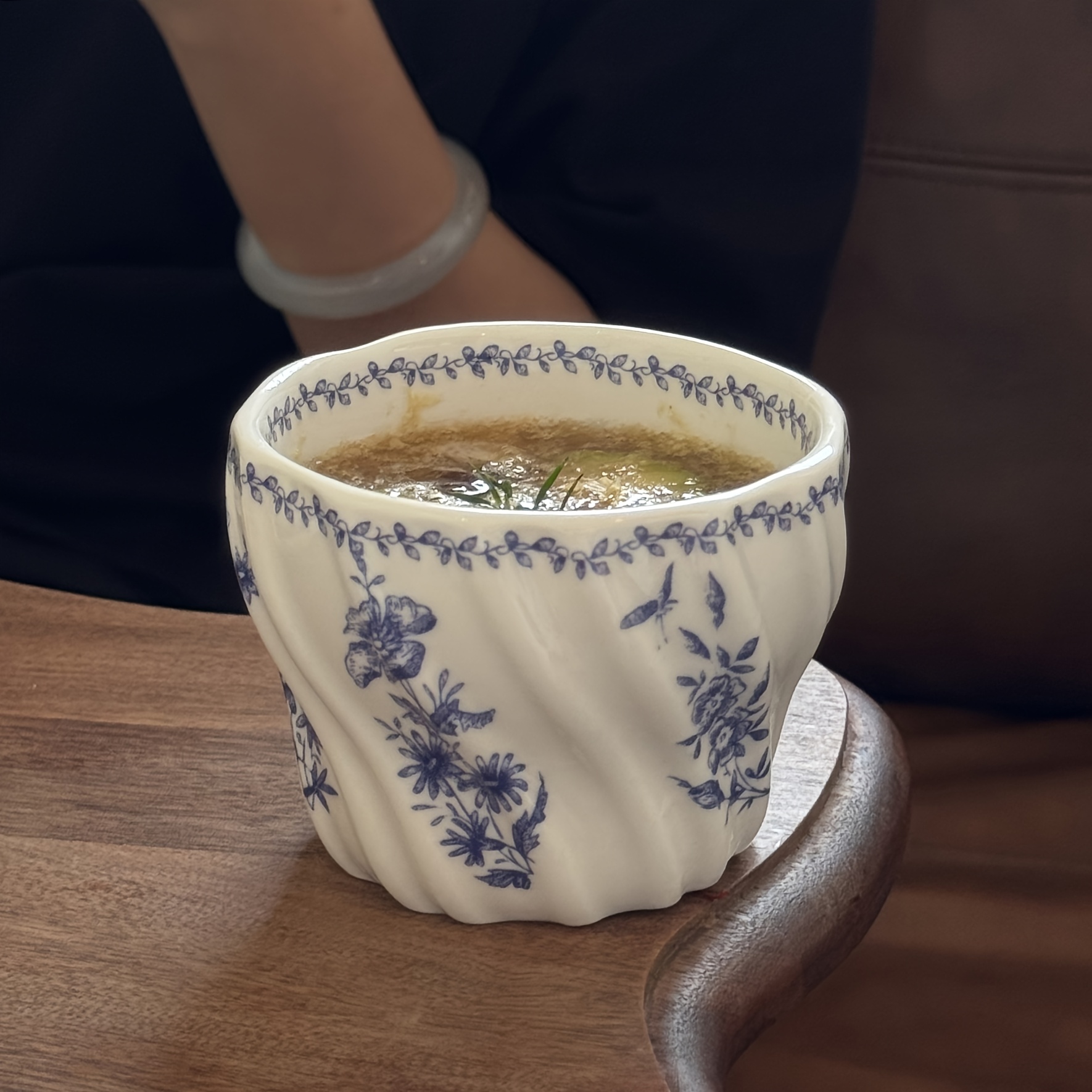 1 Vintage Blue And White Porcelain Pattern Handheld Coffee Cup, Chinese- Ceramic Tea Cup, Suitable For Breakfast And Afternoon Tea, Exquisite Gift