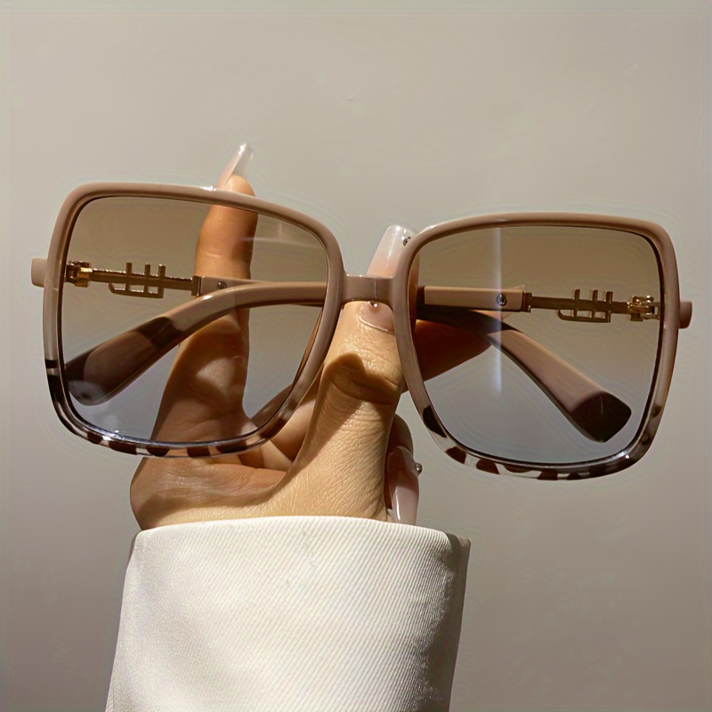 

Grandes lunettes de soleil carrées à dégradé de couleur, lunettes de soleil tendance pour femmes et hommes, lunettes de soleil anti-éblouissement pour la conduite, la plage et les voyages.