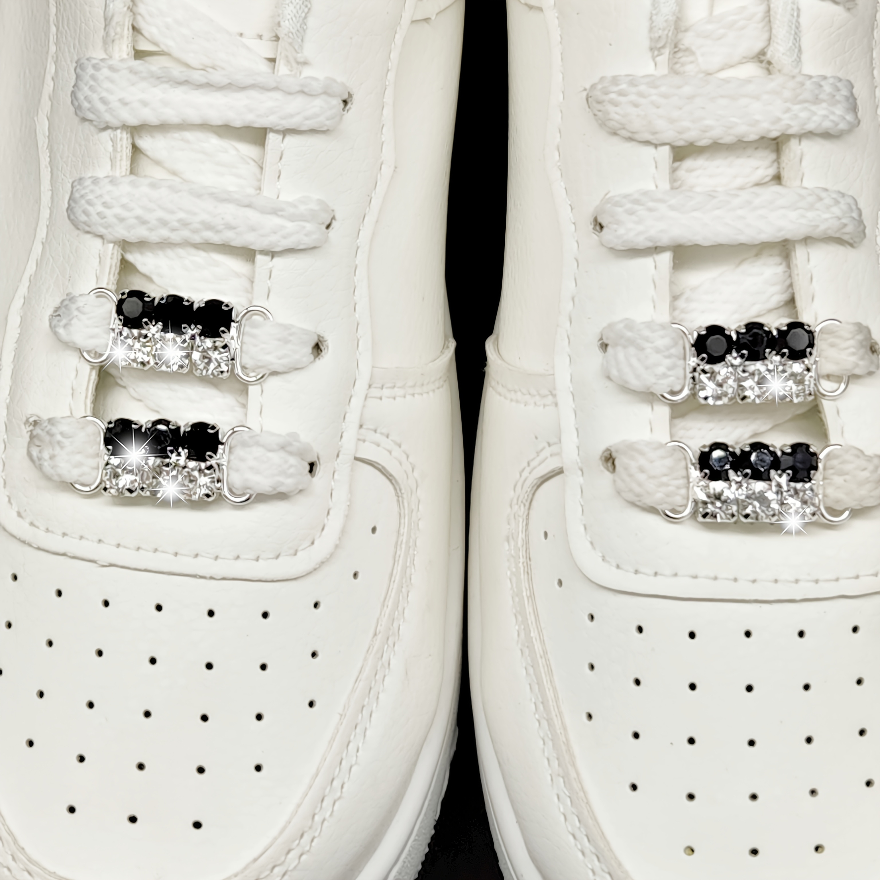 E-shop 4 Stück Yugeweer Abnehmbare Strass-Schuhketten - DIY Krallkettenglieder mit Doppelloch-Schnalle für Stiefel, Sneaker & Accessoires, Bunte