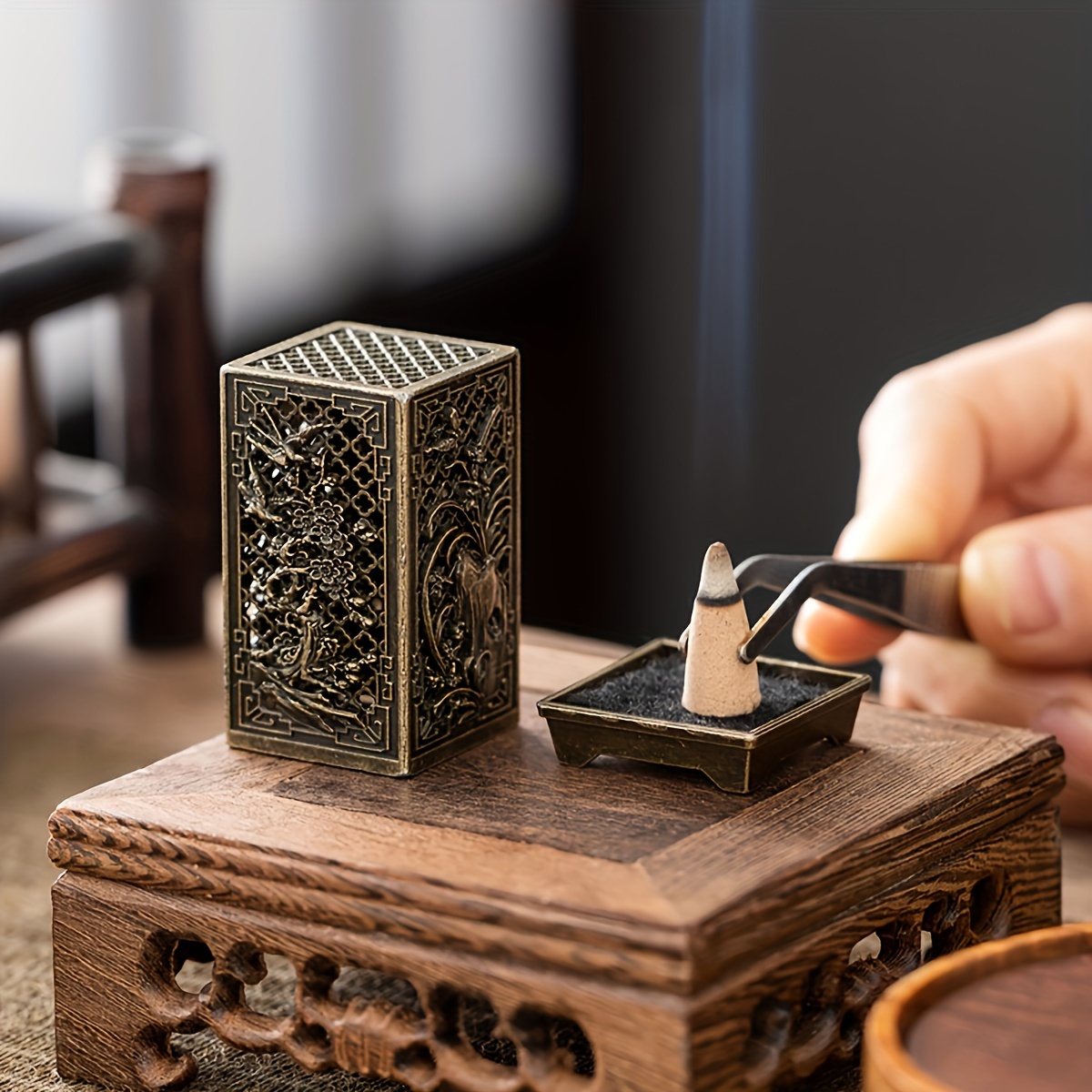 

1pc Elegant Chinese Hollow Incense Burner - Metal Box For Indoor Use - Ideal For Christmas, , Easter, Hanukkah - Perfect Home And Tea Ceremony Decor