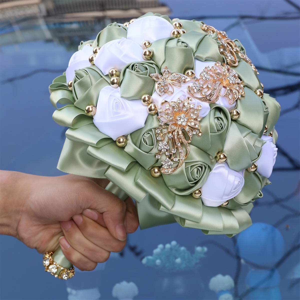   kuyov qizlar uchun buket boy qizil shokoladli güllar, kristal va marjon aksessuarlari bilan to'ldirilgan to'y to'ylari tafsilotlari 13