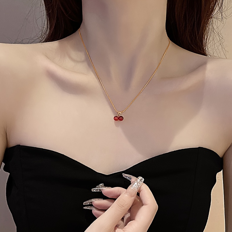 

Elegant Red Cherry Pendant Necklace Simple Style Exquisite Clavicle Chain Temperament All-match Women's Jewelry