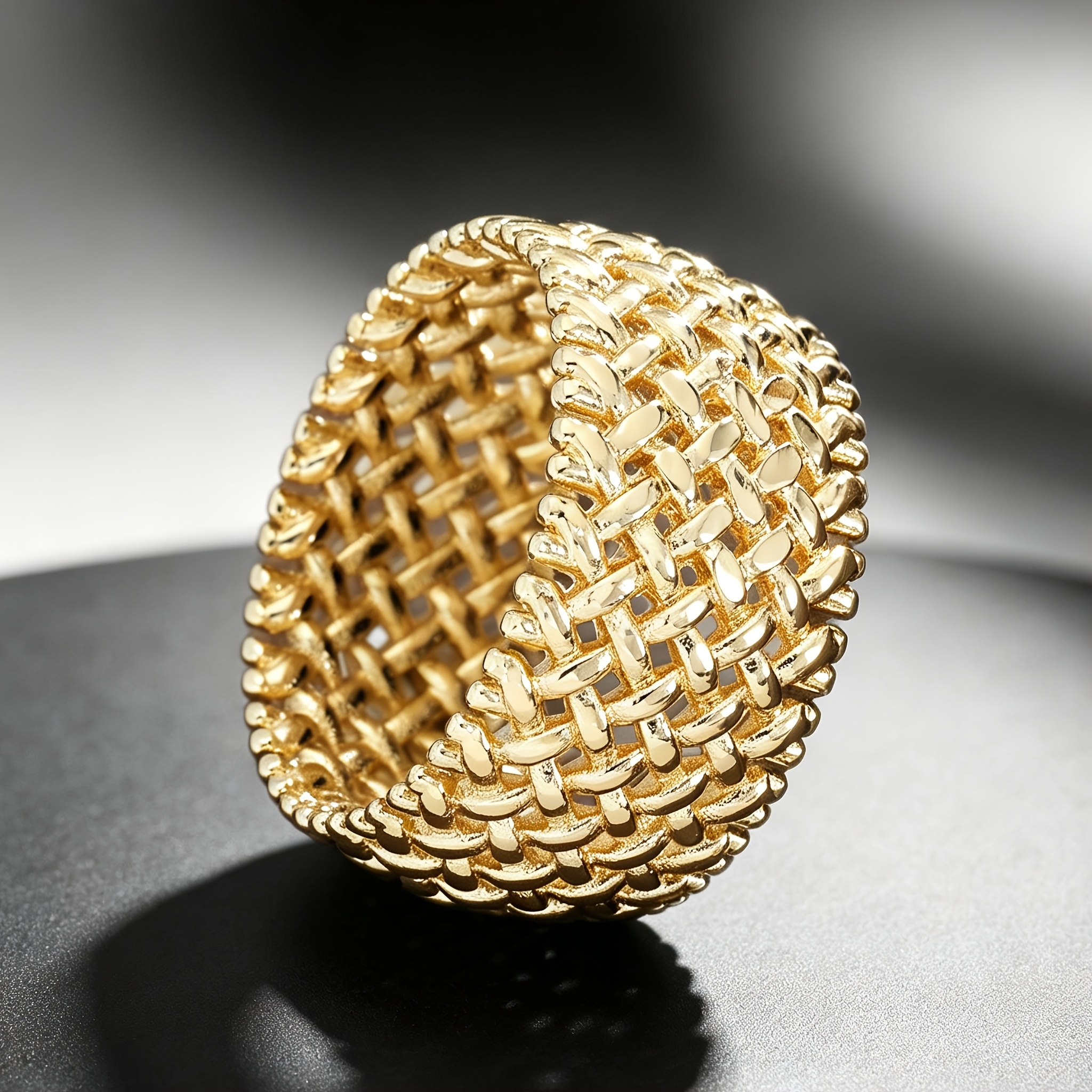 TEMU 1pc Anillo Ancho de Cobre con Textura Entrelazada Hueca de Diseño Elegante, Adecuado para el Desplazamiento Diario Casual de Mujeres, Regalo de