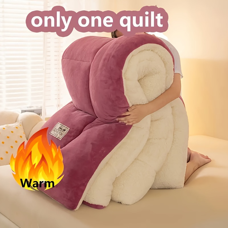 TEMU A Quilt - Made Of Plush Microfiber, Heavy, Suitable For All , Machine Washable, Filled With Breathable Polyester Fiber, Unprinted - A Thickened Warm Lamb Fleece Blanket For Winter