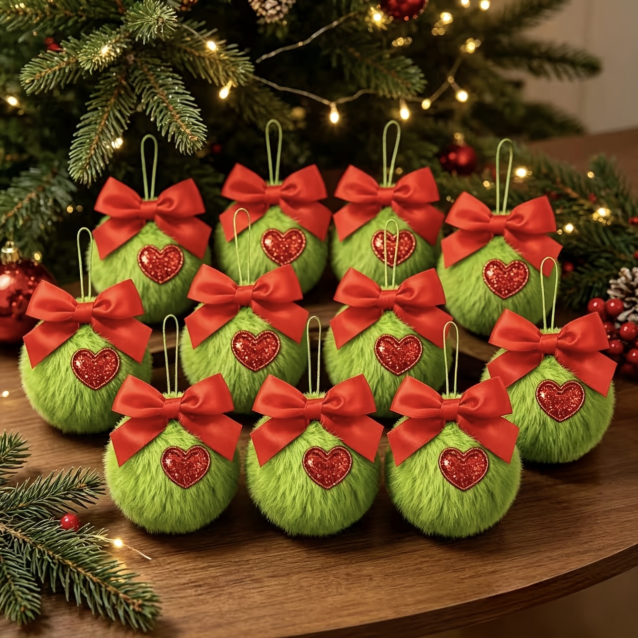 TEMU 12pcs Boules de Noël Vertes et Moelleuses, Décorations, Ornements d'Elfe en Peluche, Boules en Peluche Coeur avec Nœud Rouge, Convient pour les