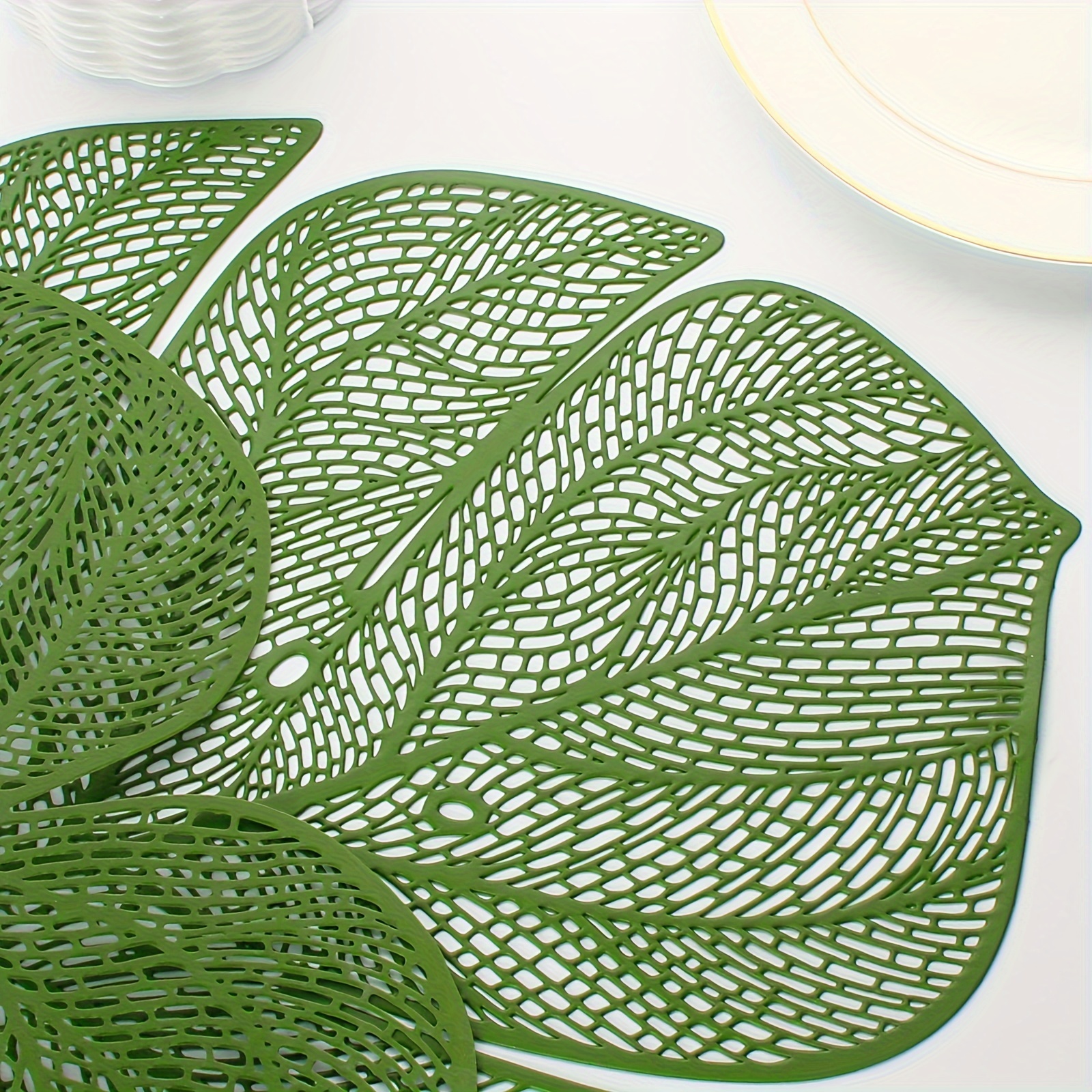 green leaf shaped placemats set of 6 plastic green placemats wipeable 6pcs table mats suitable for wedding anniversary birthday party dinner table decoration Product details 3