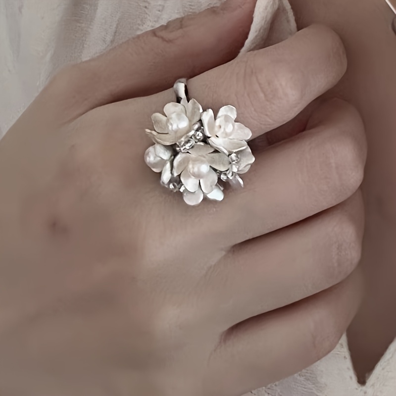 Niche Floral Cluster Ring, Instagram-Style Gift