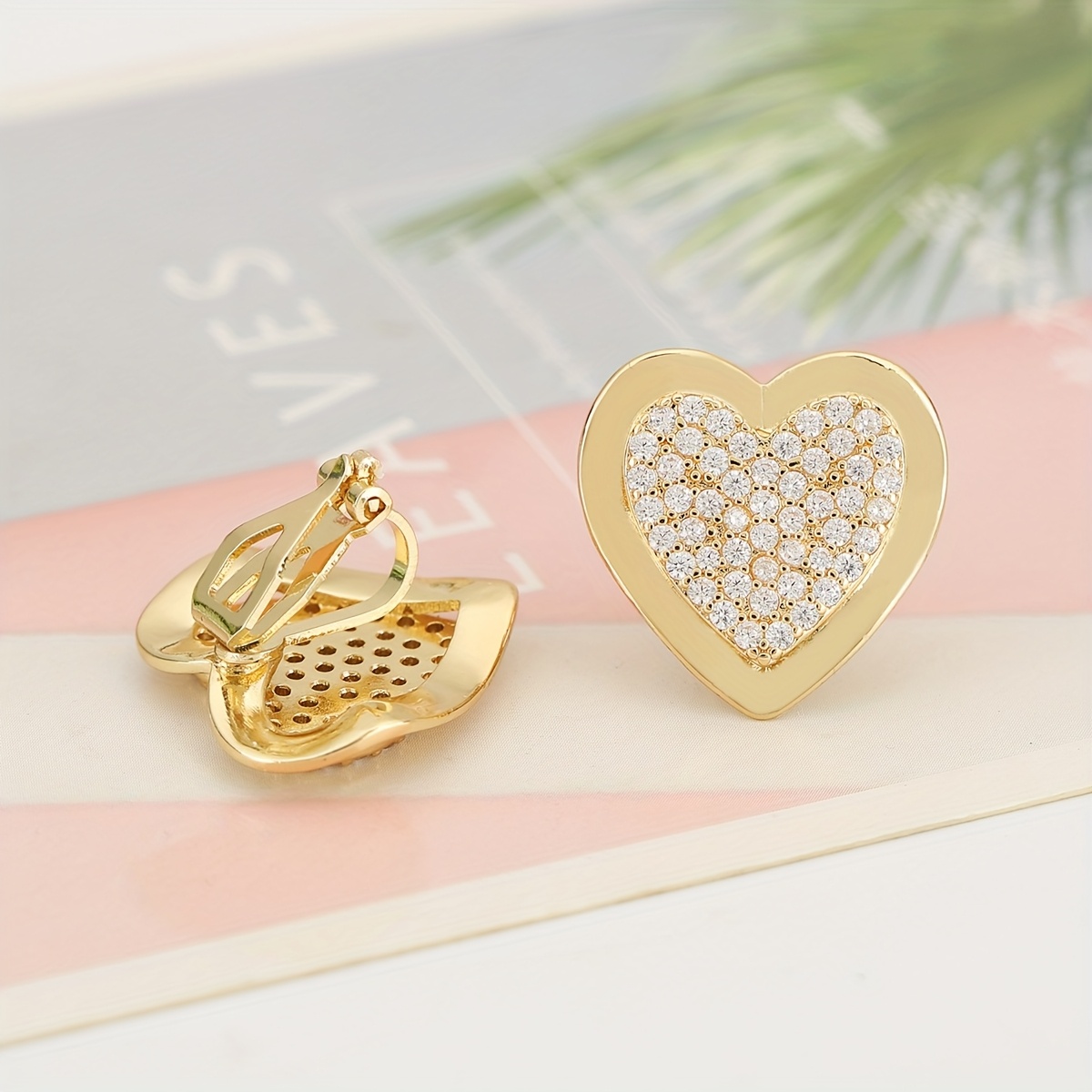 Image of 1 Pair, European And Style Large-sized Synthetic Cubic Zirconiaia-encrusted Copper Heart-shaped No-piercing Clip-on Earrings For Women, Suitable For Daily Wear, Parties, Weddings, And As Gifts
