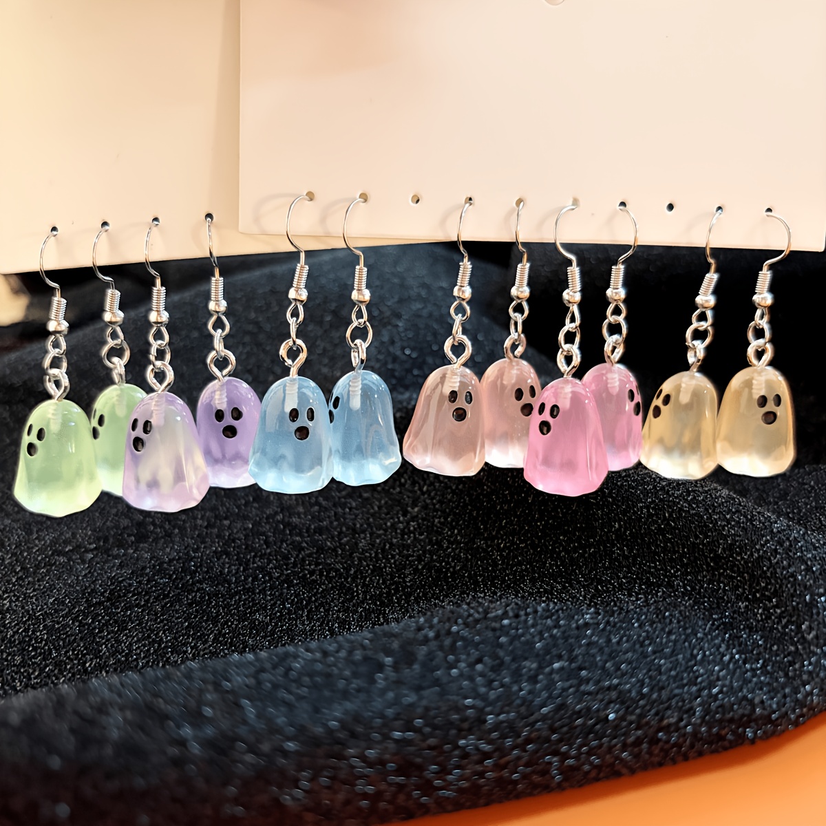 TEMU Lot de 6 paires de boucles d'oreilles phosphorescentes de différentes couleurs, boucles d'oreilles d'Halloween, adaptées aux fêtes d'Halloween,