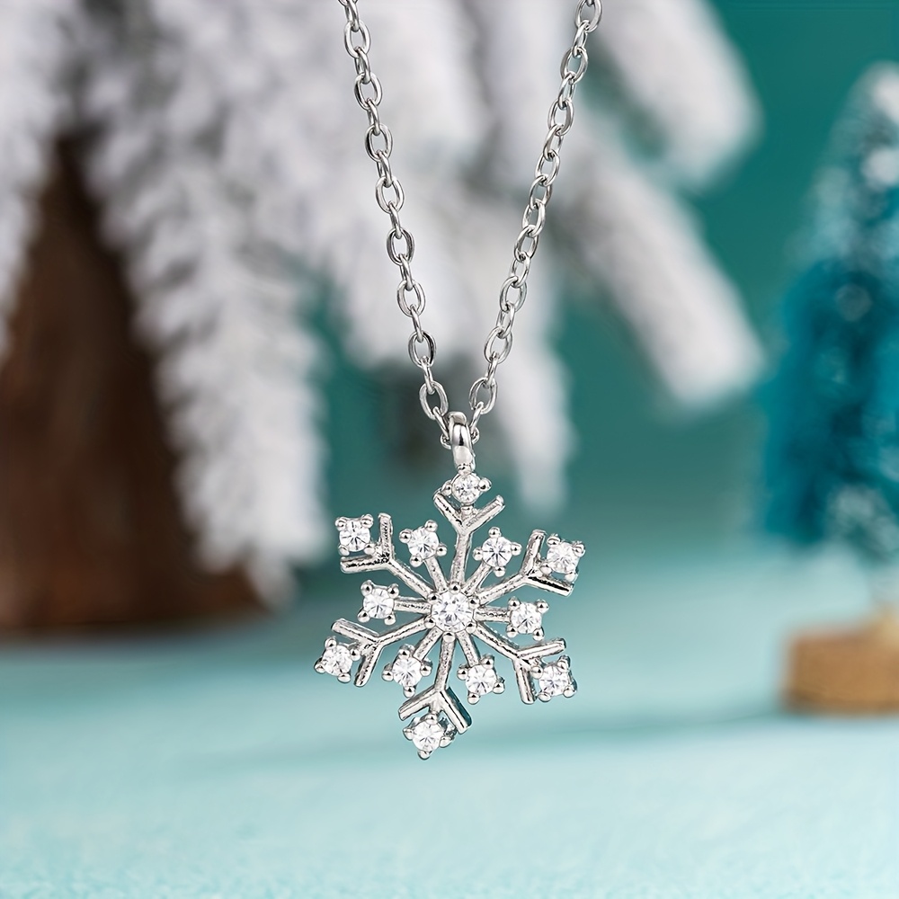 Image of Traditional Inlay Necklace Featuring A Zirconia Snowflake, Perfect For Women. Ideal For Casual Wear During Vacations, This Jewelry Accessory Makes Exquisite Christmas Gifts