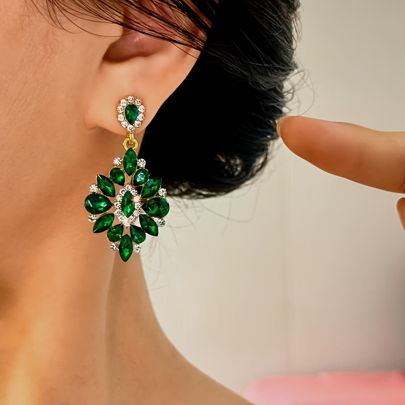 TEMU A Pair Of Vintage European And Water Drop Earrings With A That Exudes A Sense Of Luxury And