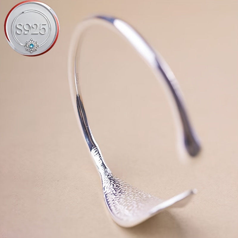 Leaf Shaped 925 Silver Bracelet for Women - Fashionable and Open