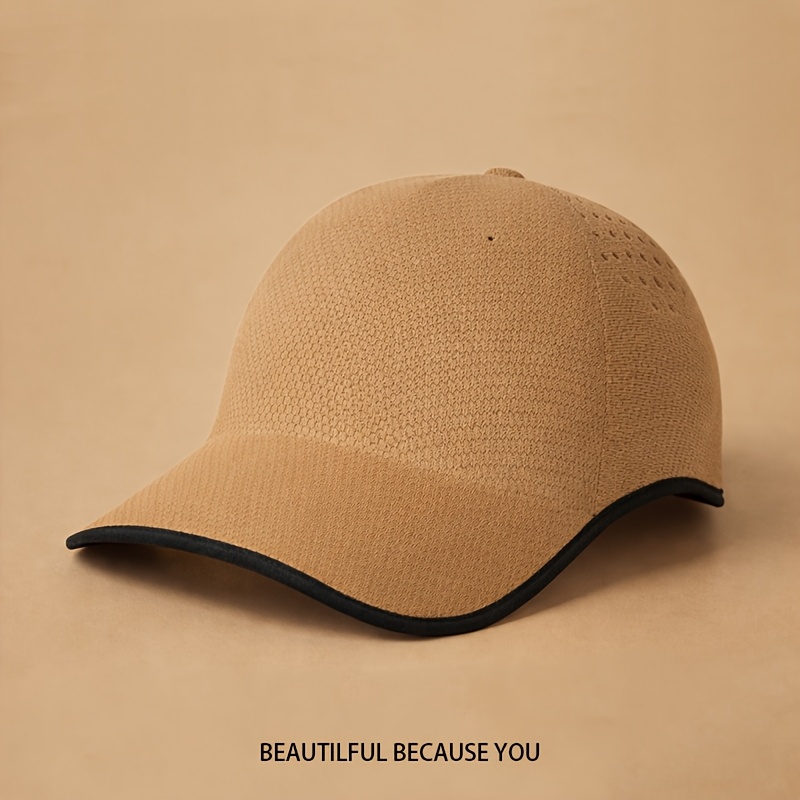 A Comfortable And Breathable Baseball Cap Designed for Sports, Featuring a Flexible Fit And a Soft Brim That Dries Quickly, Perfect for Everyday Use
