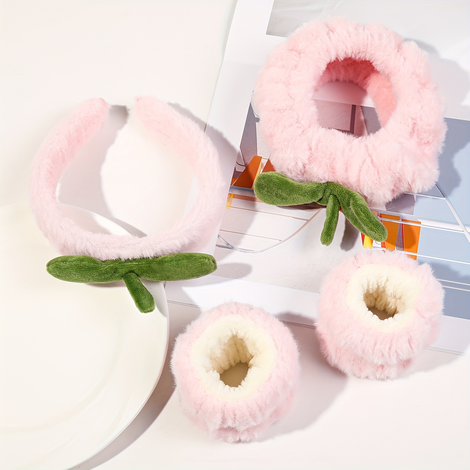 

4pcs Cute Plush Peach Face Washing Wristband Set, Fabric Material, , Flowers Pattern, Non-slip Hair Ring, Color Matching Printing