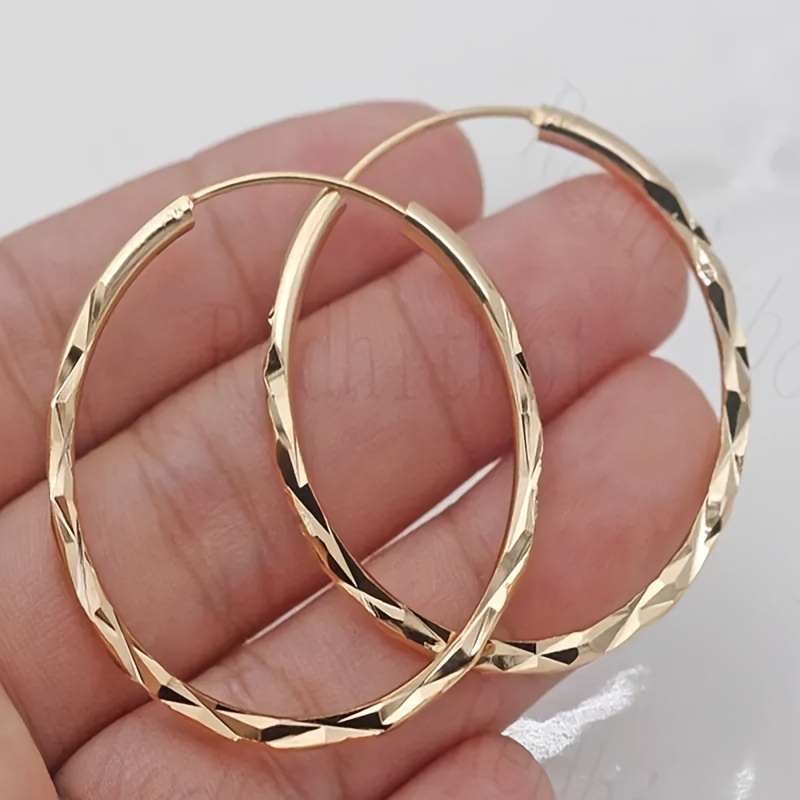 

Retro Classic Golden Earrings, Suitable For Women To Wear, Wedding Jewelry, Engagement, Round , Exquisite, Fashionable Hoop Earrings