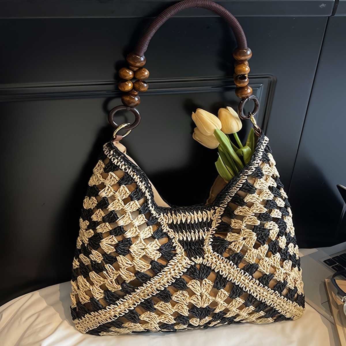 E-shop Eine neue, stylische, einfarbige, gewebte Schultertasche für Damen, mit großem Fassungsvermögen, geeignet für lässige Urlaube, Shopping, Pendeln