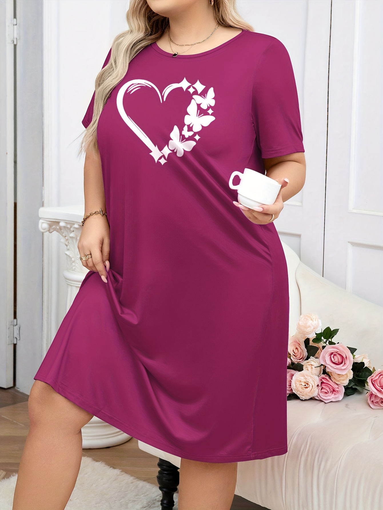 Elegant Plus-Size Women'S Nightgown, Featuring a Heart Print with a Round Neck And Short Sleeves, a Casual And Comfortable T-Shirt Style Dress.