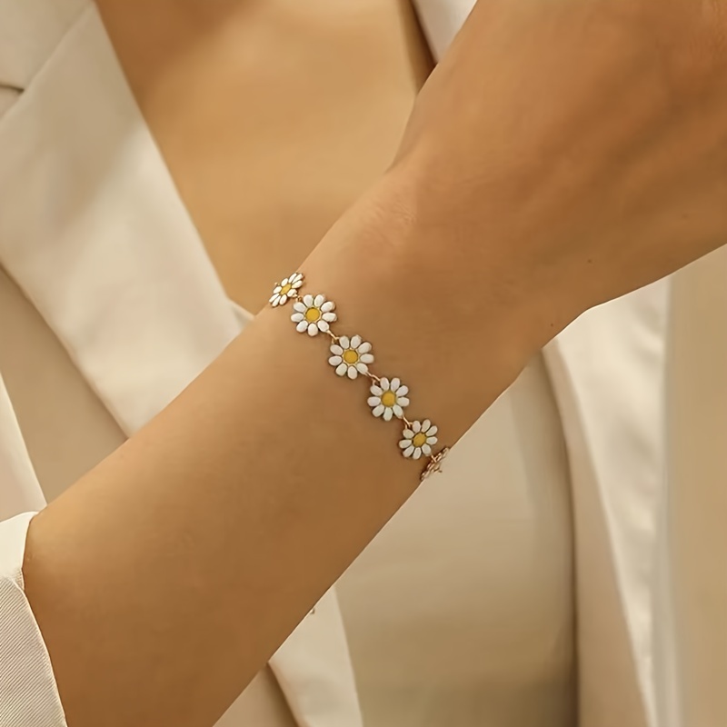 Elegant Daisy Flower Perfect Gift For Daily Wear And Holiday Decoration