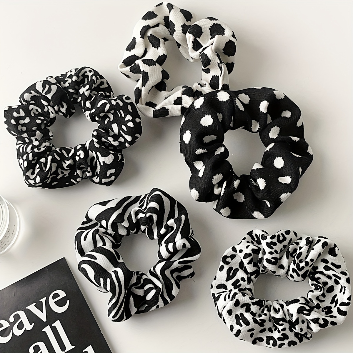 

Elegant Vintage Hair Scrunchies Set For Women, 5-pack Imitation Silk Elastic Hair Ties, Black & White Leopard & Polka Dot Design, Fashionable Thick Satin Hair Bands For Ages 14+