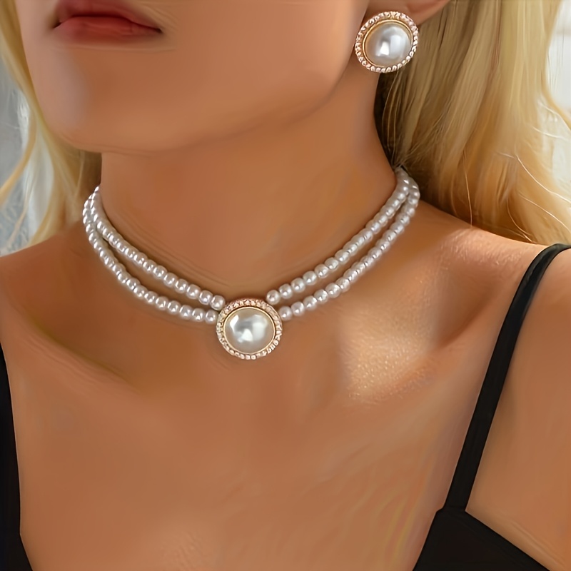 Image of A Necklace And A Pair Of Stud Earrings Women's Jewelry Set, Necklace And Earrings, Elegant And Classic , Acrylic, Suitable For Daily And Banquet Wear
