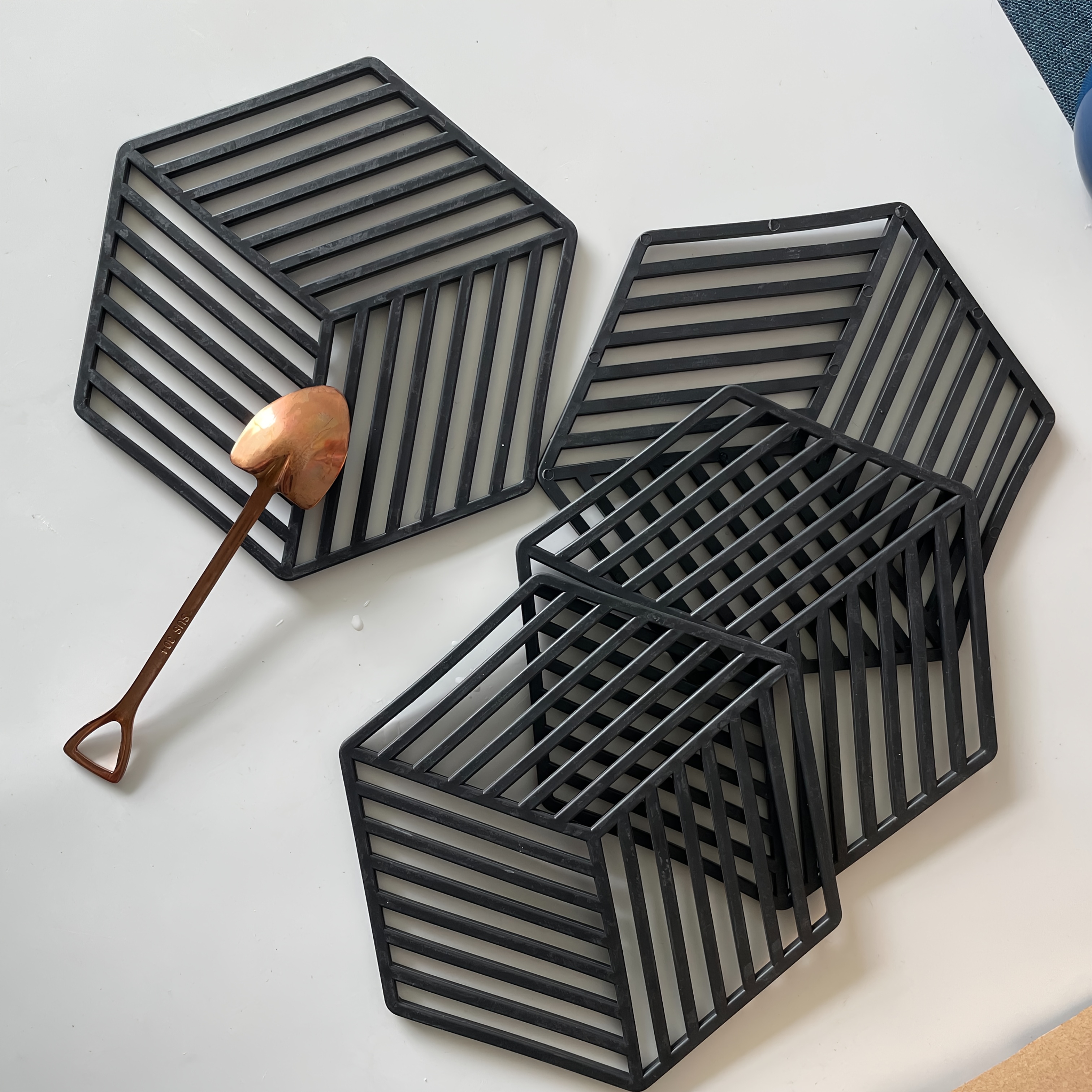 4pcs Set Of Nordic Style Hexagonal Silicone Insulation Mat, Kitchen High Temperature Resistant Anti-scalding Mat