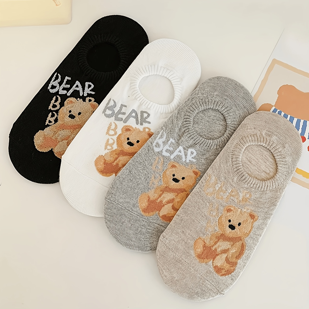 E-shop Vier Paar niedliche, lässige Damen-Unsichtbarkeits-Socken mit Bärenmuster, bequeme atmungsaktive Sommer-Bootssocken
