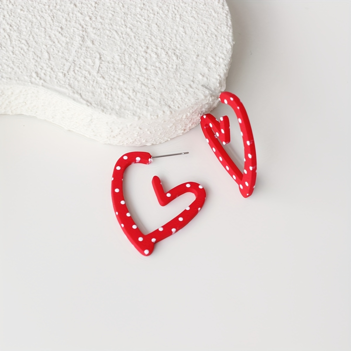 E-shop Valentinstag Ohrhänger Paar, rote herzförmige Acryl Ohrringe mit weißen Punkten, süße und elegante Tonstruktur, für , Partys, Urlaub und als
