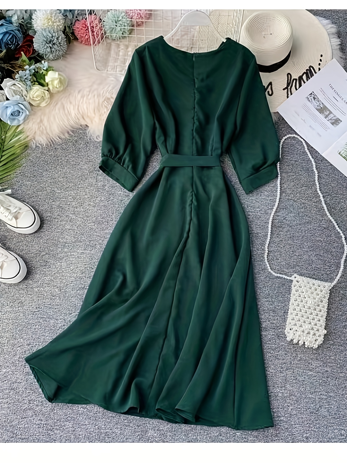 שמלת מקסי קיצית אלגנטית עם צווארון וי תקצירים במותניים - חצאית א-כלית גדולה, ירוקה לגזרה, לנשית קז'ואל או רשמי, שמלת קיץ רשמית | צווארון וי | בד מבריק