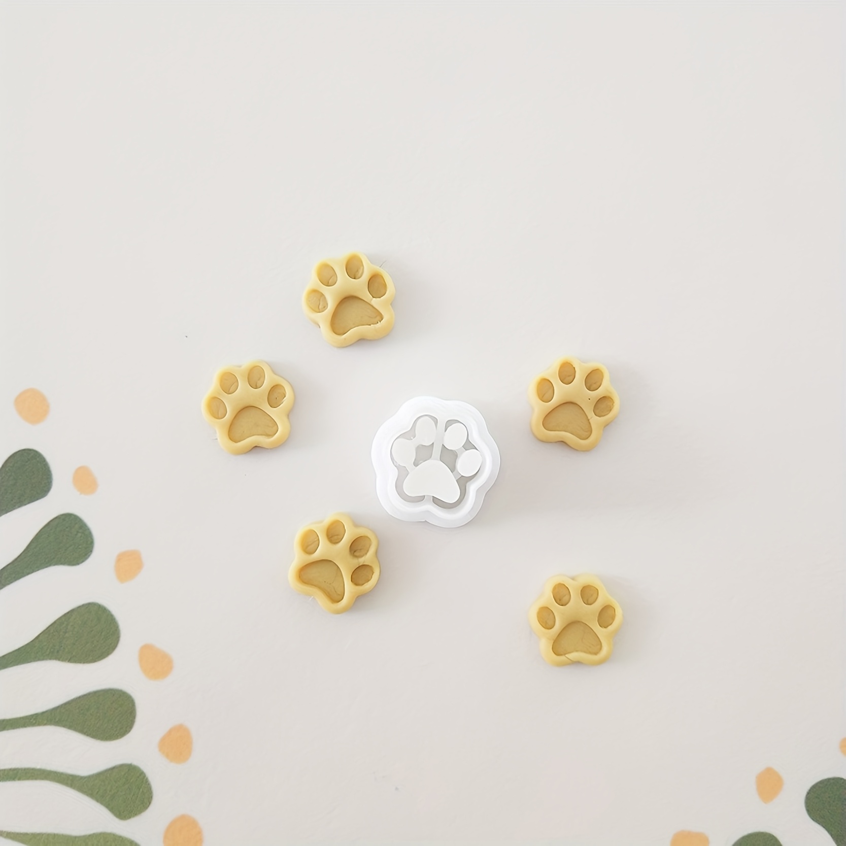 E-shop Entzückender Kätzchenpfoten-Formiger Polymerton-Ausstecher - Ein Liebenswerter Schmuckset zur Herstellung von Kätzchenpfotenformigen Schmuck -