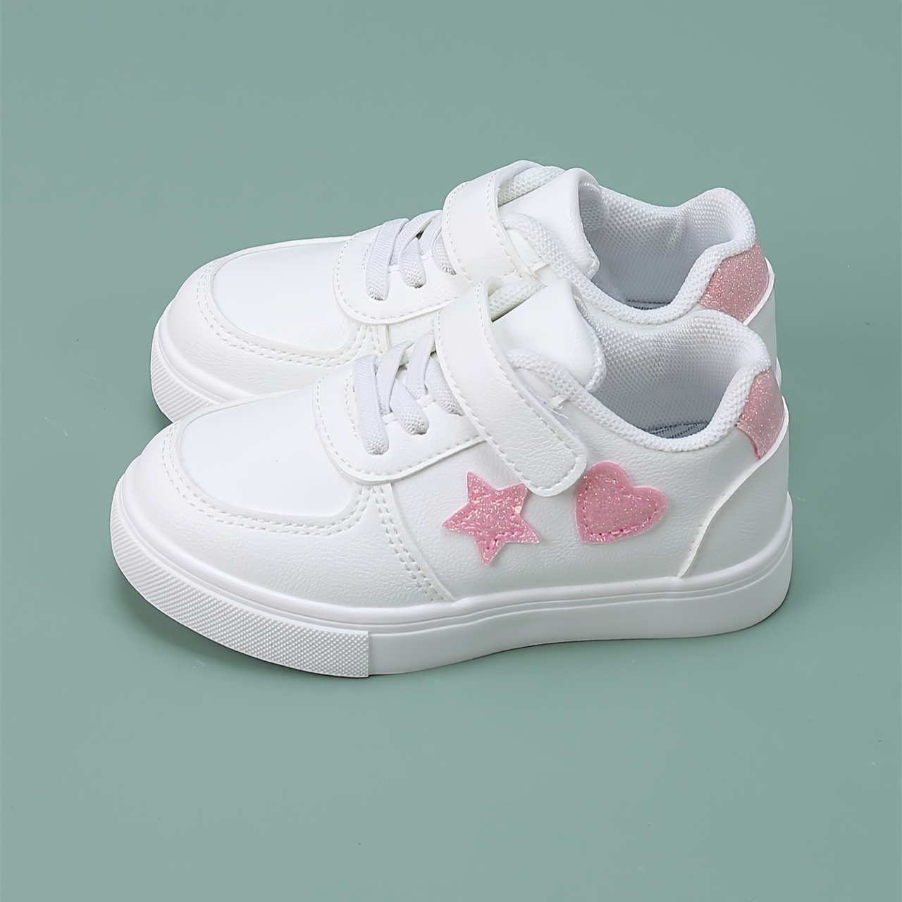 

Casual Cute Star Heart Decor Low Top Sneakers For Girls, Lightweight Non-slip Skateboard Shoes For All Seasons