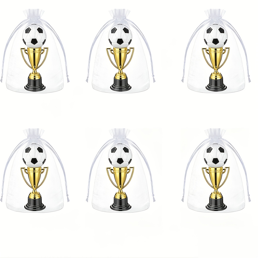 TEMU Lot de 18 mini-kits de trophées : 6 trophées dorés en plastique, 6 mini-balles -stress en mousse, 6 sachets en organza blanc pour cadeaux de