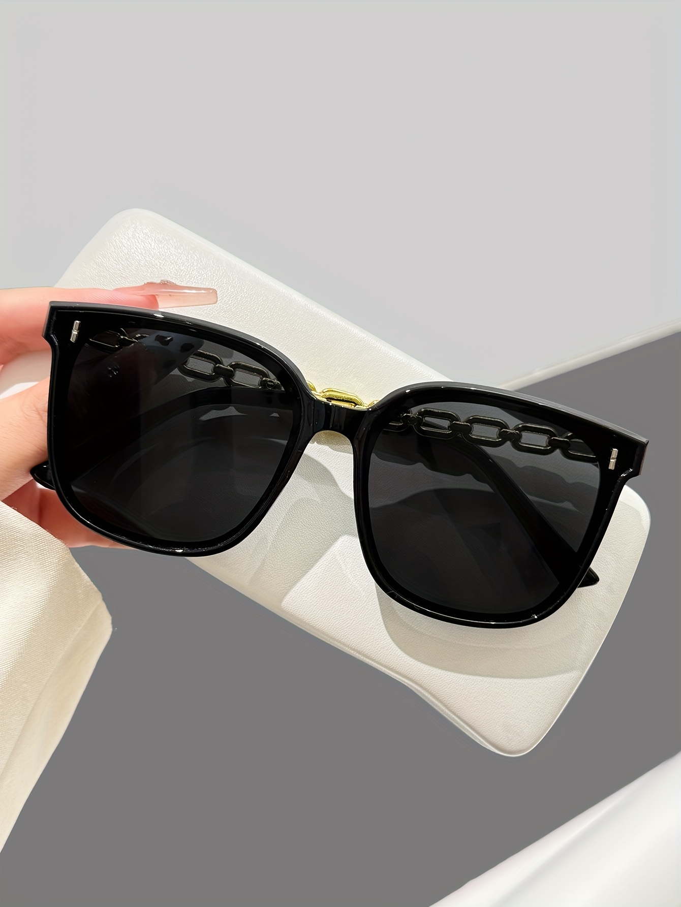 1pc Black Square Chain Decorative Glasses, a Stylish And Unique Accessory for Women, Protection, Suitable for Parties, Beach Gatherings, And Street Photography