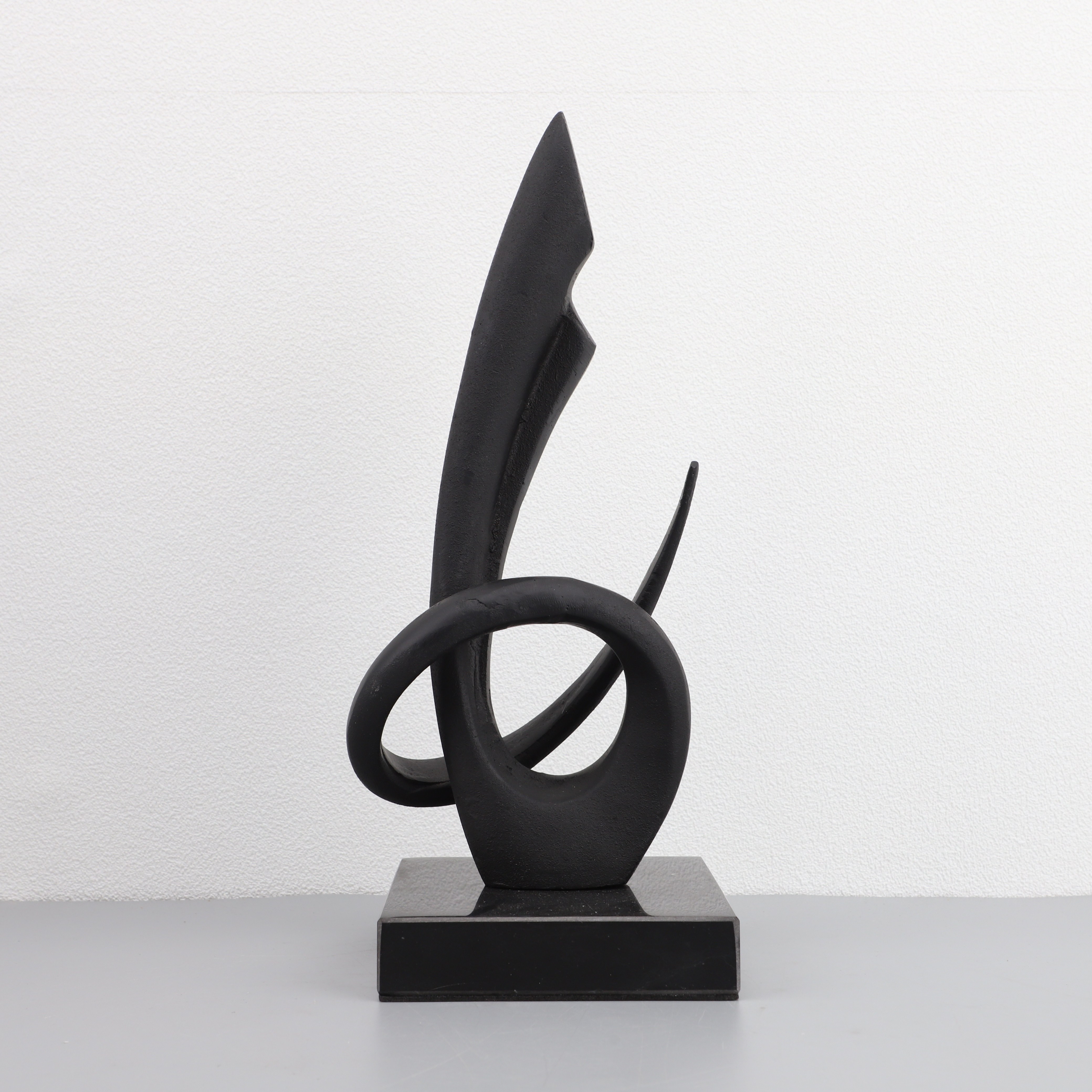 1pc Modern Abstract Creative Cast Iron Art Decoration Marble Base Black Simple Sculpture Desktop Soft Decoration