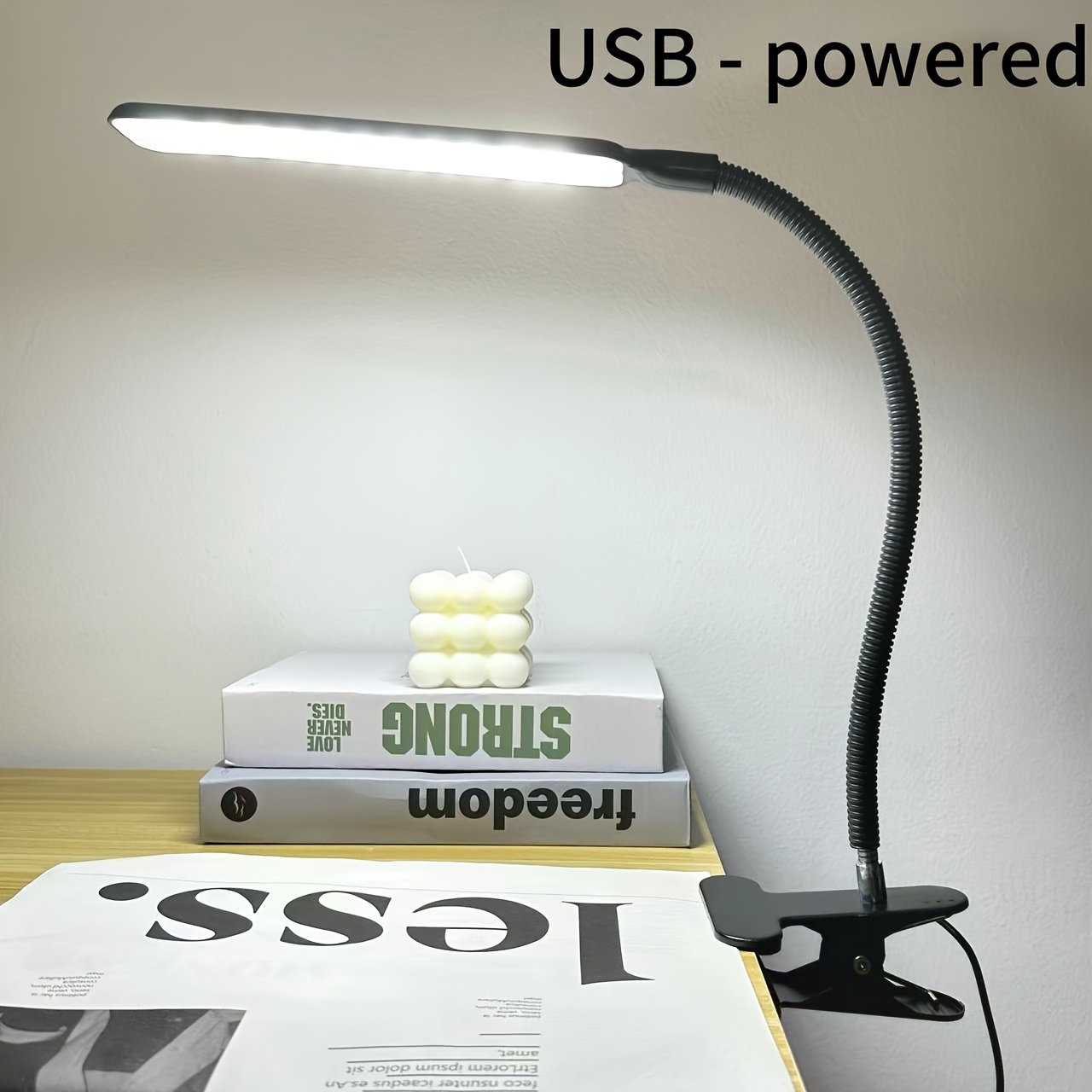 una lámpara de noche led con clip para el   de   que se puede usar para leer en una escritorio de dormitorio. también es un   regalo para navidad, acción de  , san valentín o  . esta   lámpara flexible de cuello de   y una   luz de escritorio para estudiar (  usb).
