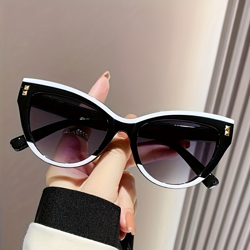 A Pair of Unisex Fashionable Glasses with a Classic Color-Block Design in a Trendy Tofu Color, Perfect for Street Style Outfits. an Excellent Gift for Family And Friends During Holidays Like Wedding Season, Mother'S Day, Valentine'S Day
