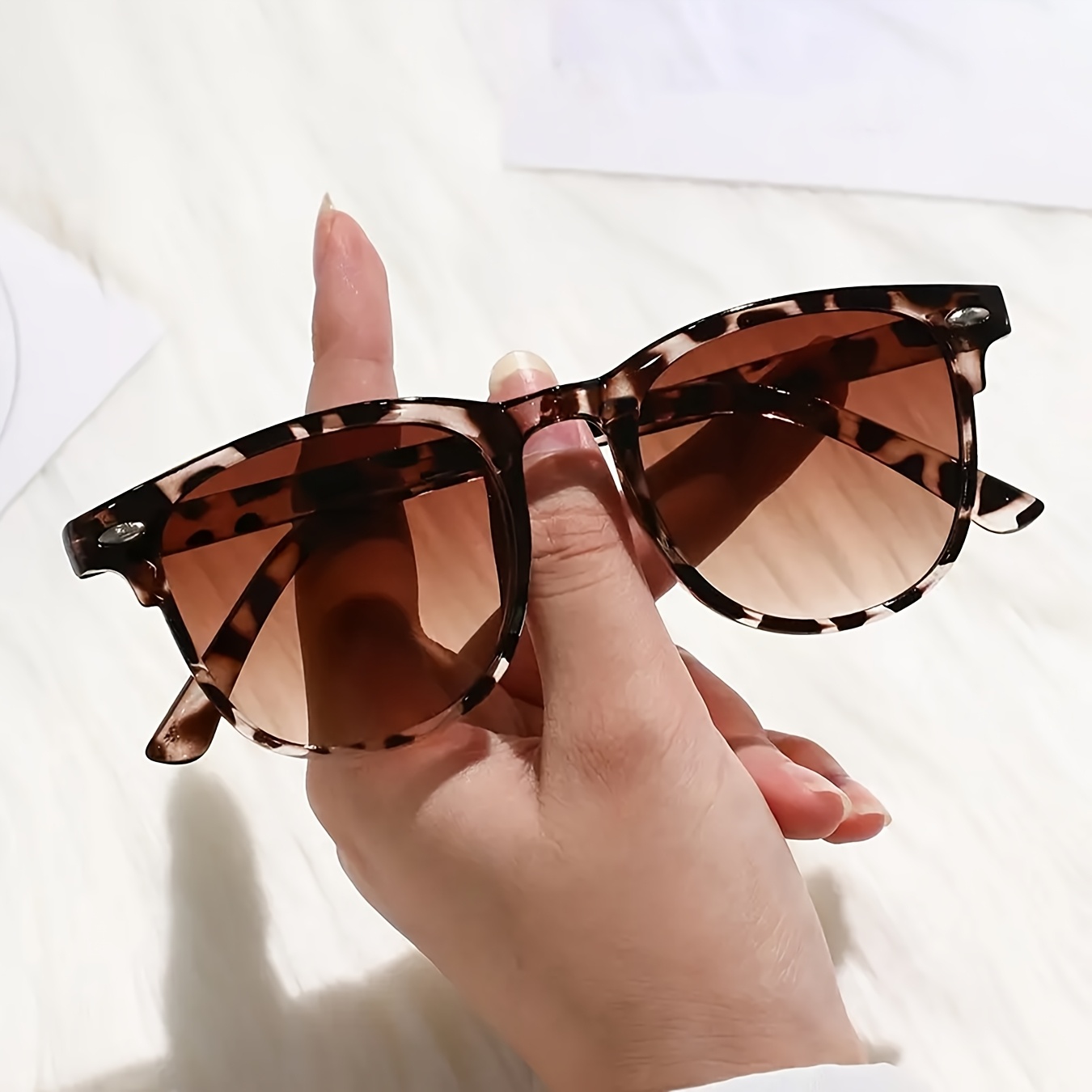 

Retro Square Fashion Glasses For Women Men Casual Gradient Sun Shades For Vacation Beach Travel