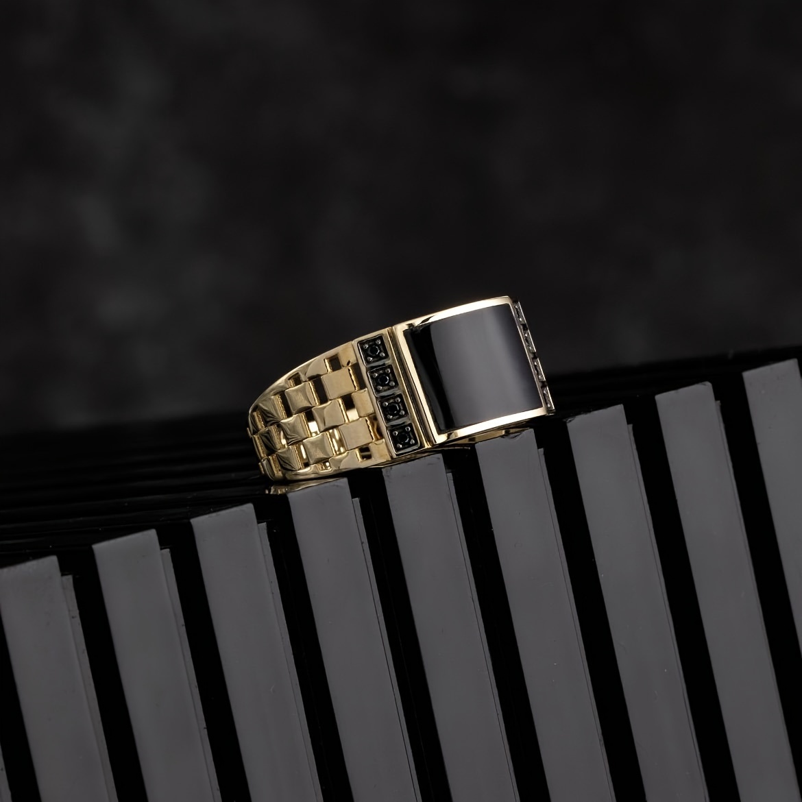 

Fashionable Cuban Chain Ring Classic Vintage Gold Plated Black Onyx Ring Luxury Fashion Successful Gentleman Ring Men's Wedding Ring