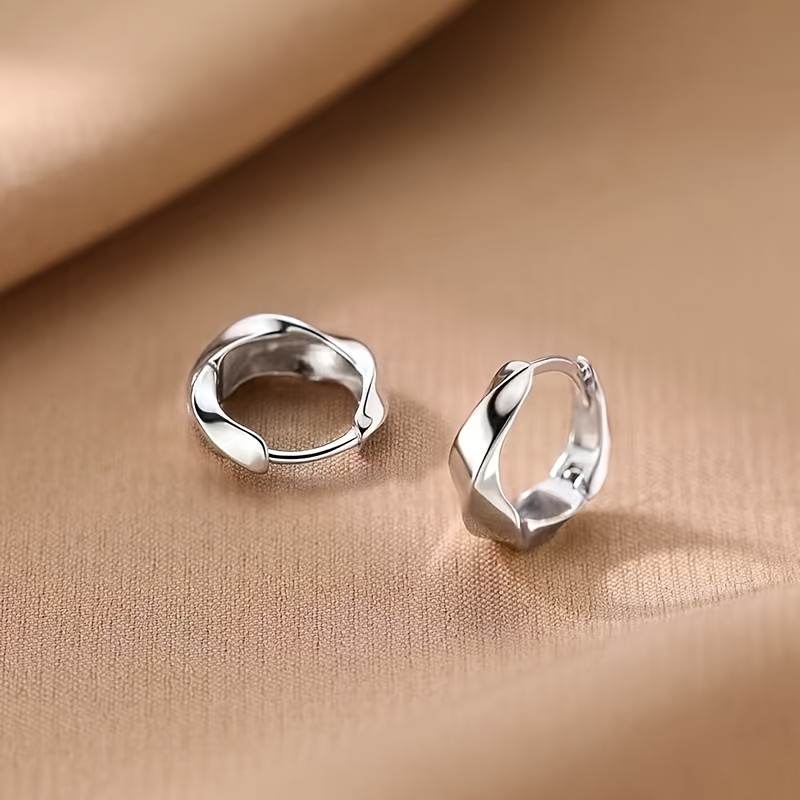 2pcs Möbius Earrings Women's High-end Ear Clips Copper Fashion Easy Versatile Plain Circle Earrings European And American Minimalist Twisted Smooth Earrings Women