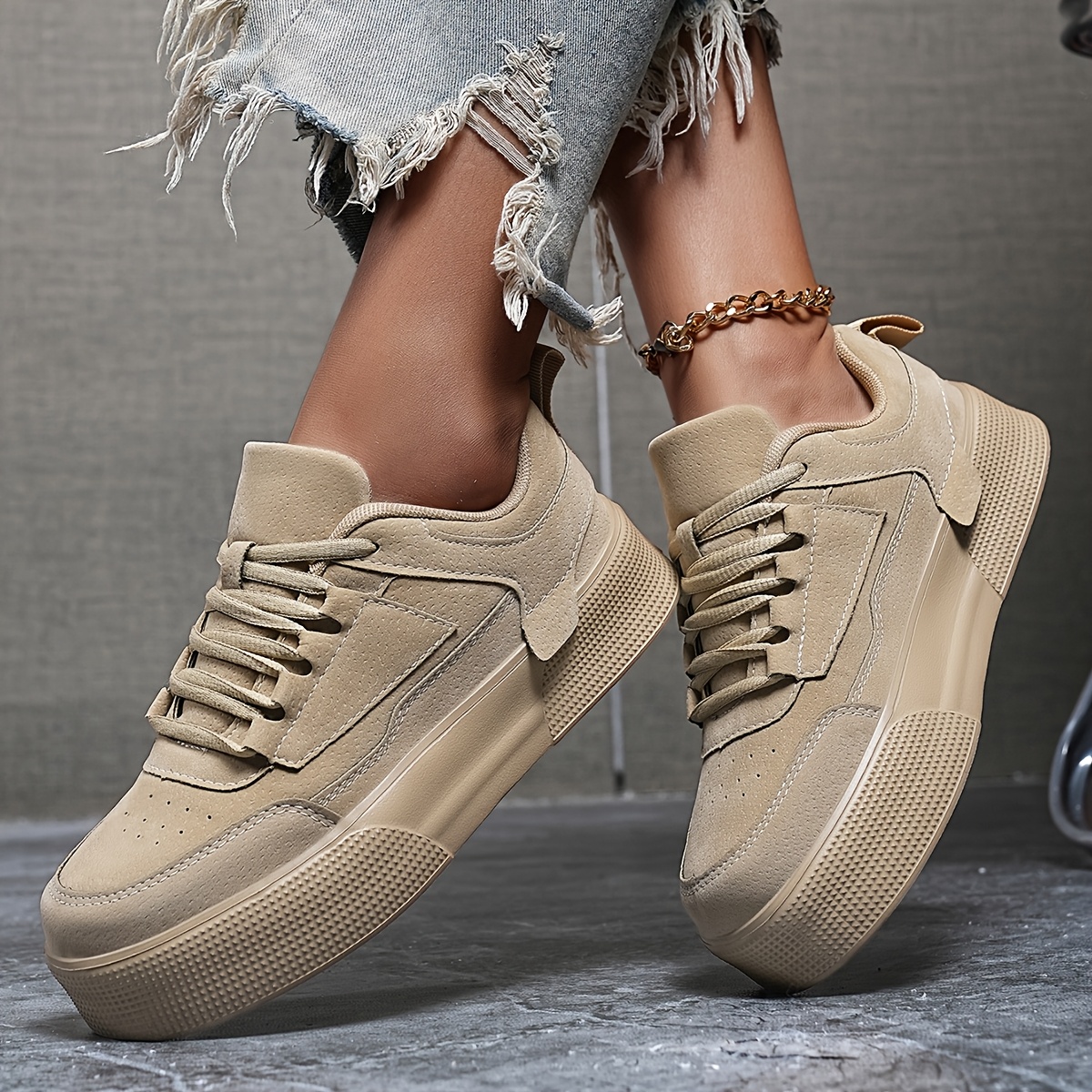 

Women's Classic Solid Lace-up Low Top Skateboard Sneakers, Fashion Round Toe Height Increase Casual Couple Sports Shoes, With Pu Upper, Fabric Inner, Eva Sole, For , Lightweight Design, No Printing