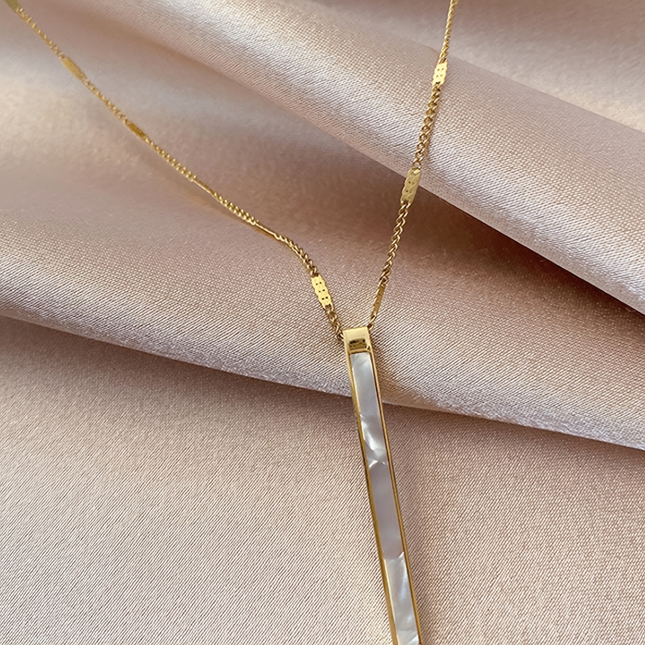 Women's Minimalist Cold-Toned Collarbone Chain Necklace